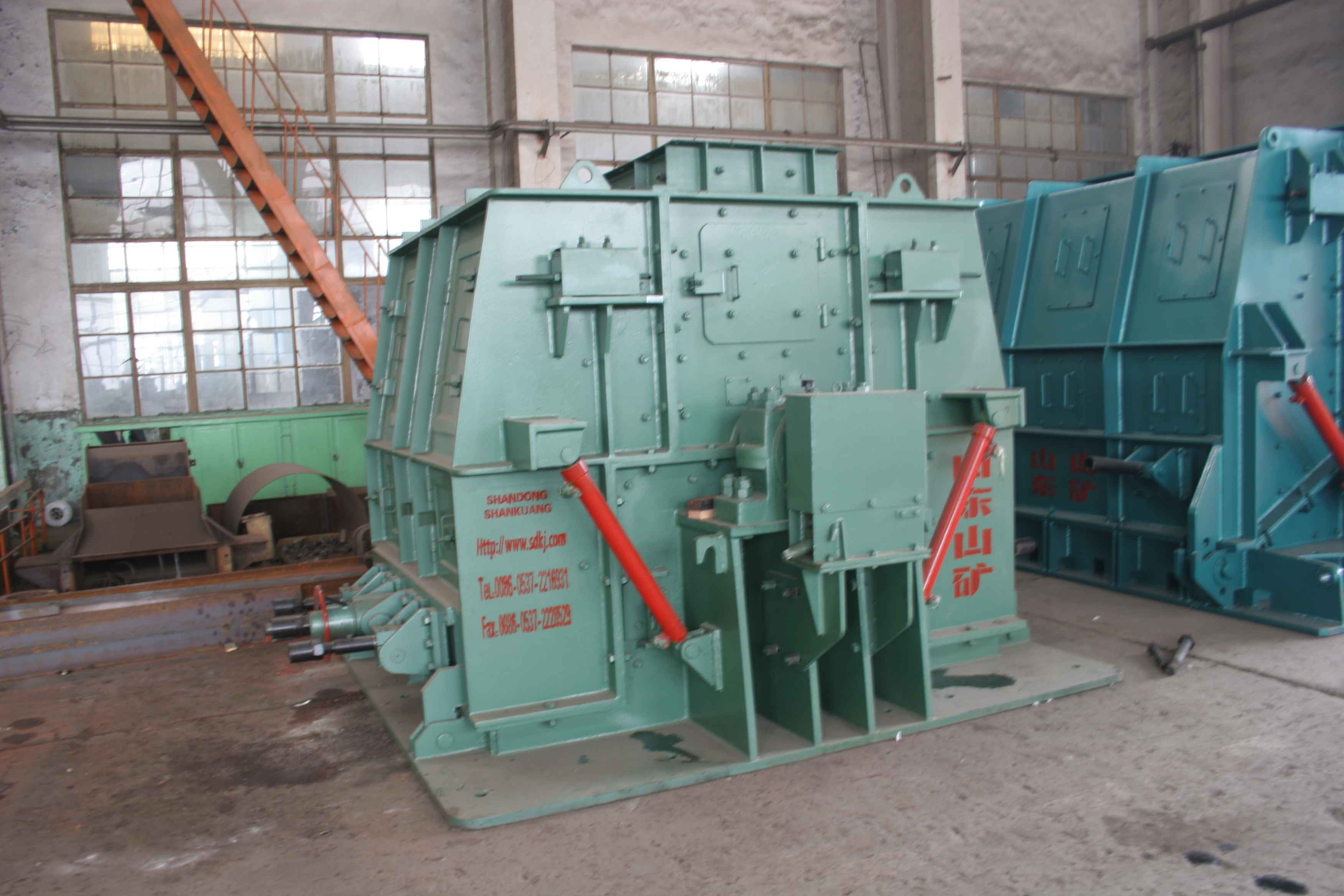 Reversible Impact Hammer Crusher 1600×1600mm